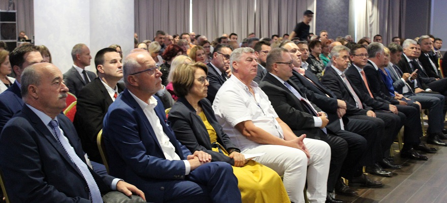 Konferencija o „Inicijativi 20+5+6“: Nižim stopama doprinosa do većih plaća u realnom sektoru u FBiH