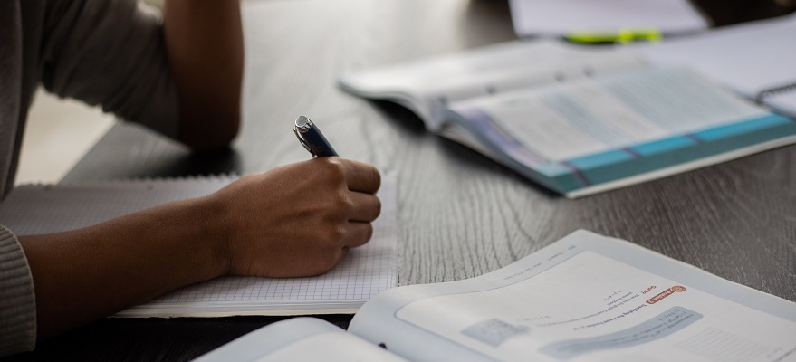 Poslovno-obrazovni centar UPFBiH organizuje Obuku/kurs engleskog jezika i informatike za mlade i žene bez dobnog ograničenja u oblasti trgovine i ugostiteljstva